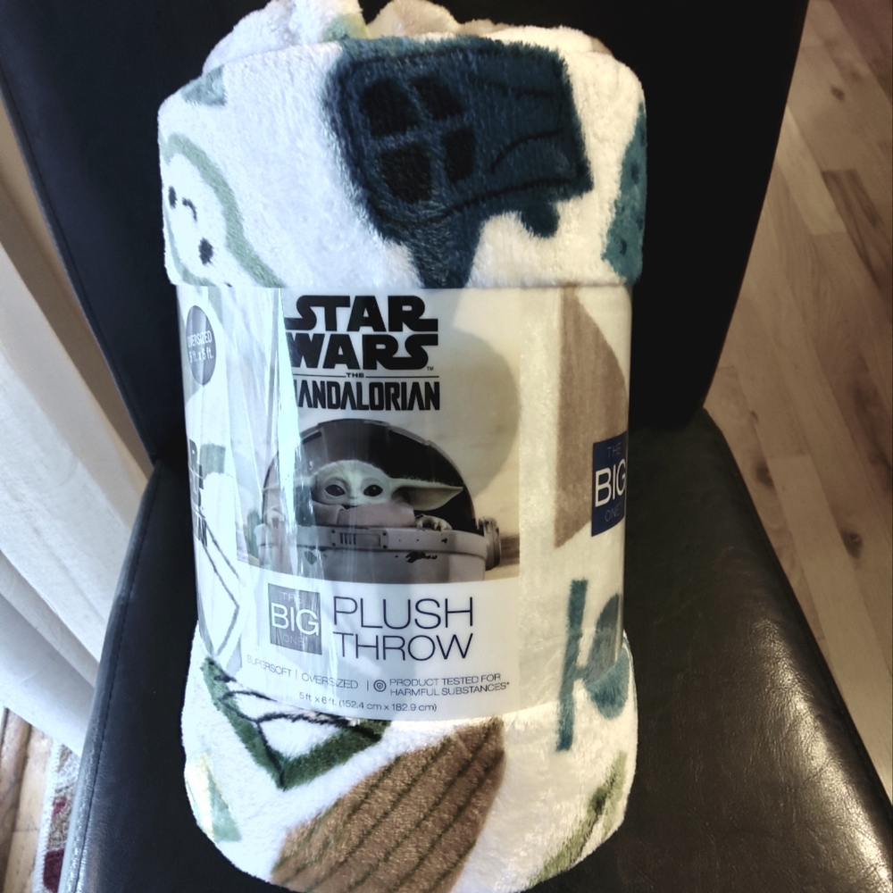 2/$15 NWT  Star Wars Mandalorian  Plush Throw 5ft x 6ft Firm Price